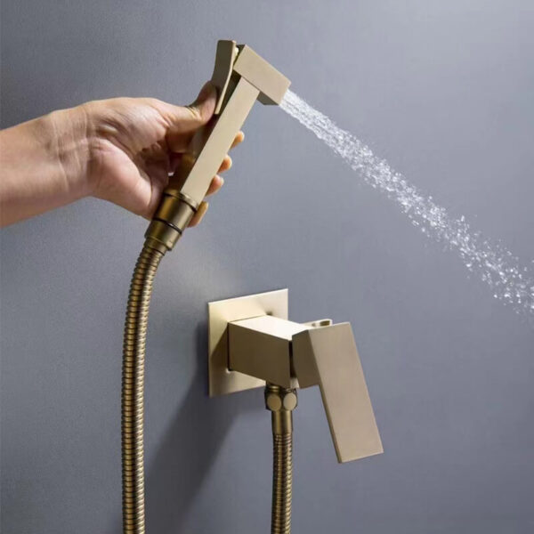 ⁦Non-Electric Mechanical Bidet Sprayer With Cold Water Mixer Brass Toilet Bidet Sprayer Set⁩ - الصورة ⁦4⁩