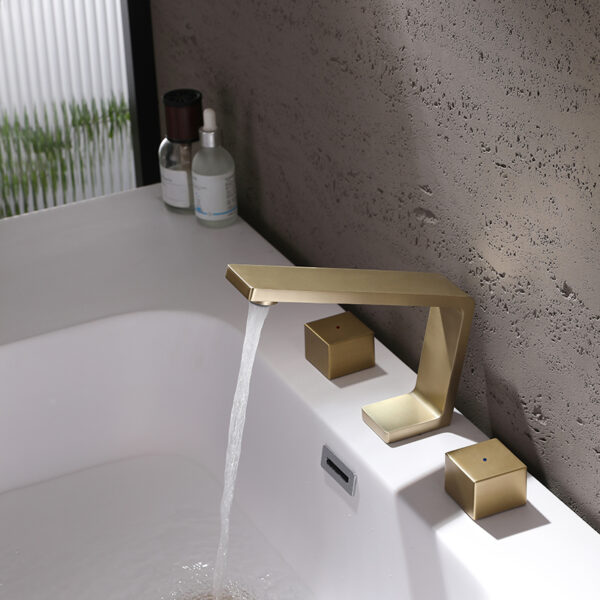Luxury Brass Basin Faucet Deck Mounted Brushed Gold Vanity Faucet 3 Holes Bathroom Sink Faucet