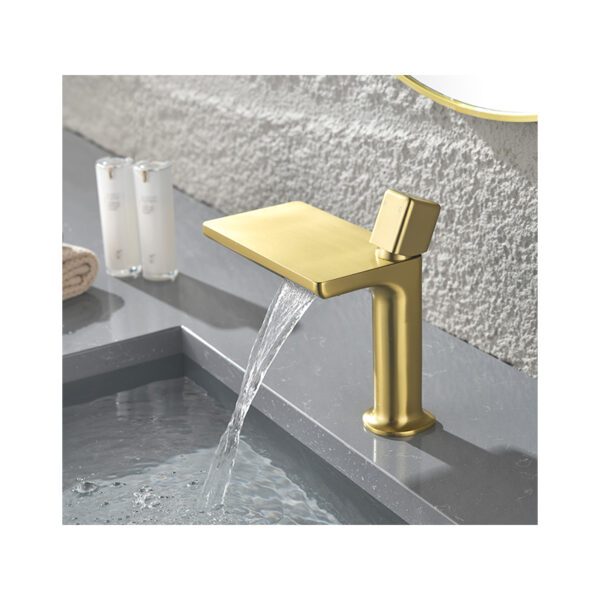 Luxury Waterfall Basin Faucet Gold Single Lever Basin Mixer Faucet Copper Hot Cold Water Mixer Sink Faucet Bathroom Tap
